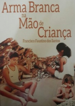 Arma Branca na Mão de Criança