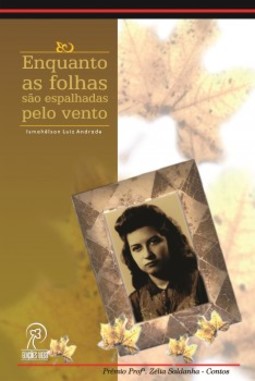 Enquanto as folhas são espalhadas pelo vento