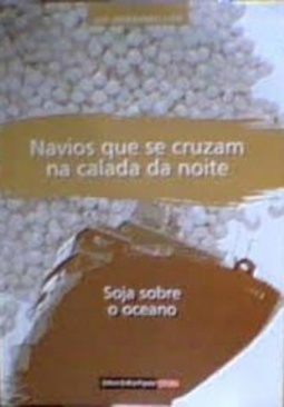 Navios que se cruzam na calada da noite