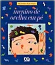 Menino de Orelha em Pé