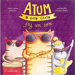 Atum, o gato grato faz um som