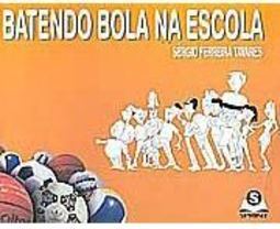 Batendo Bola na Escola
