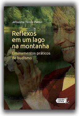 Reflexos em um lago na montanha