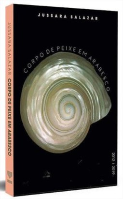 Corpo de peixe em arabesco
