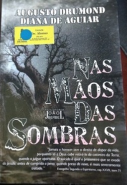 Nas mãos das sombras
