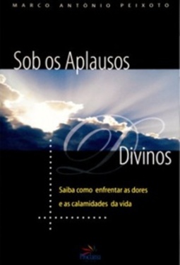 Sob os aplausos divinos