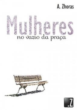 Mulheres no vazio da praça
