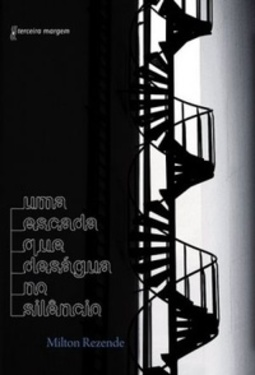 Uma escada que deságua no silêncio