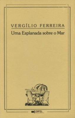 Uma esplanada sobre o mar