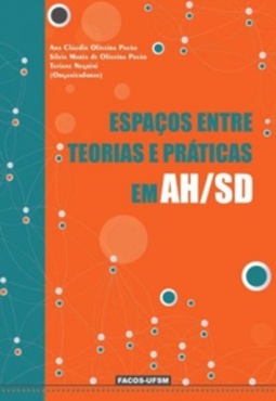 ESPAÇOS ENTRE TEORIAS E PRÁTICAS EM AH/SD