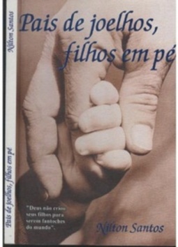 Pais de joelhos, filhos em pé