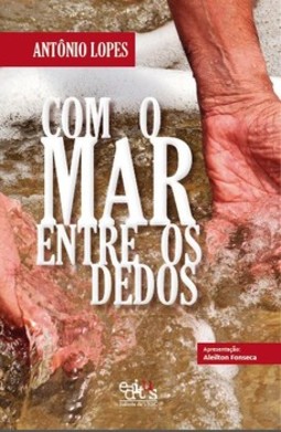 Com o mar entre os dedos